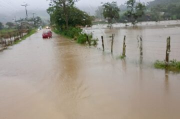 Chuva intensa provoca pontos de alagamento em Gravatal